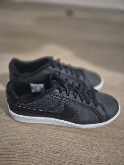 Дамски маратонки NIKE Court Royale prem1