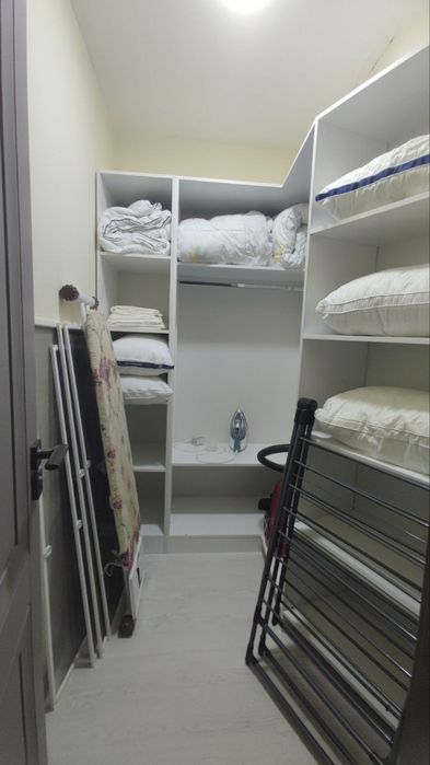 4 компания между Ойбек метро и Космонавтов ЦУМ рядом