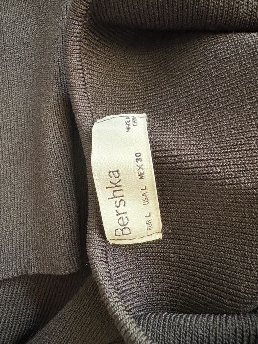 Черна РОКЛЯ с красиви детайли