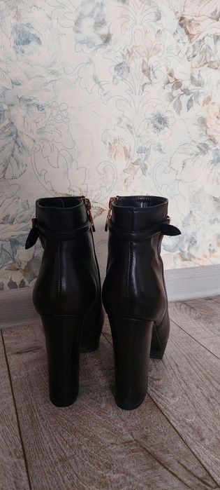 Продам женскую обувь