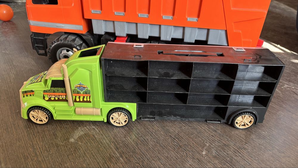 Машинки большие маленькие