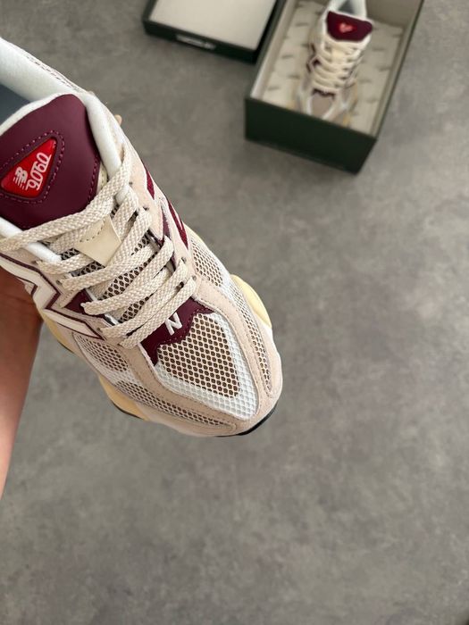 New Balance 9060 Linen Burgundy