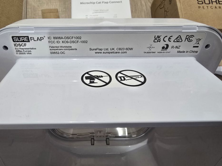 Чисто нов смарт комплект за котки SureFlap Cat Flap Connect + HUB (в кутия)