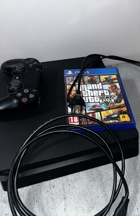PlayStation 4 500 GB + 1 controller + GTA 5