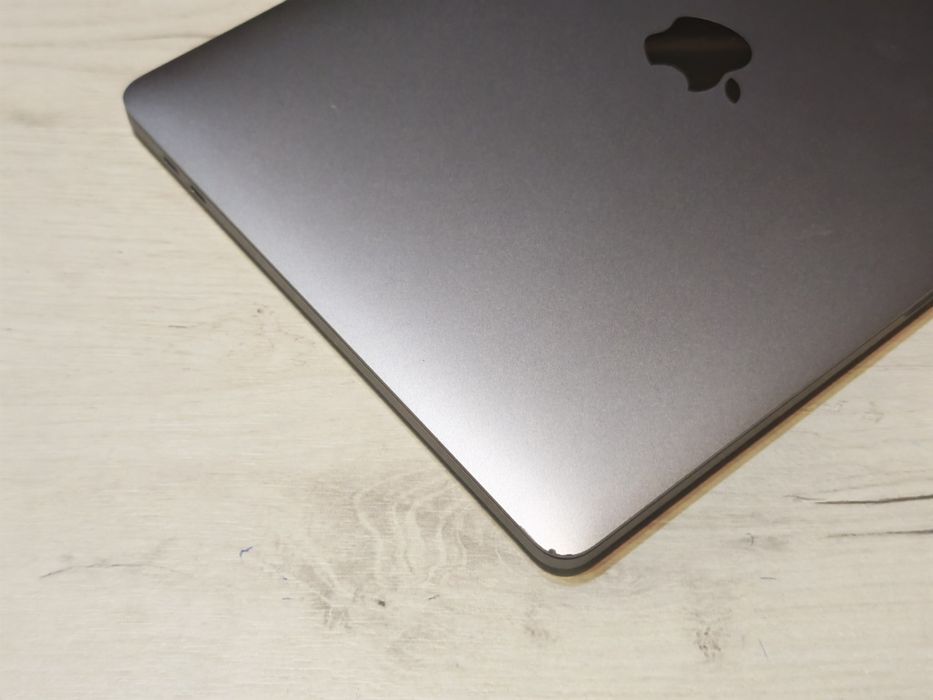 Macbook Pro 13" 2019 i5 16 GB RAM 512 GB SSD