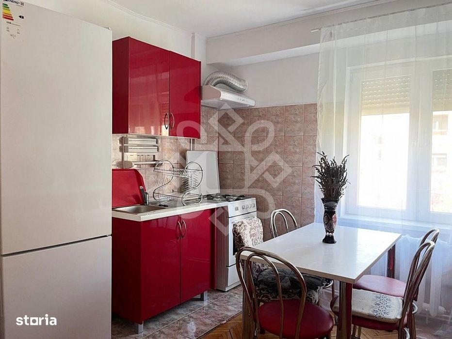 Apartament cu 3 camere de inchiriat pe bld. Stefan cel Mare