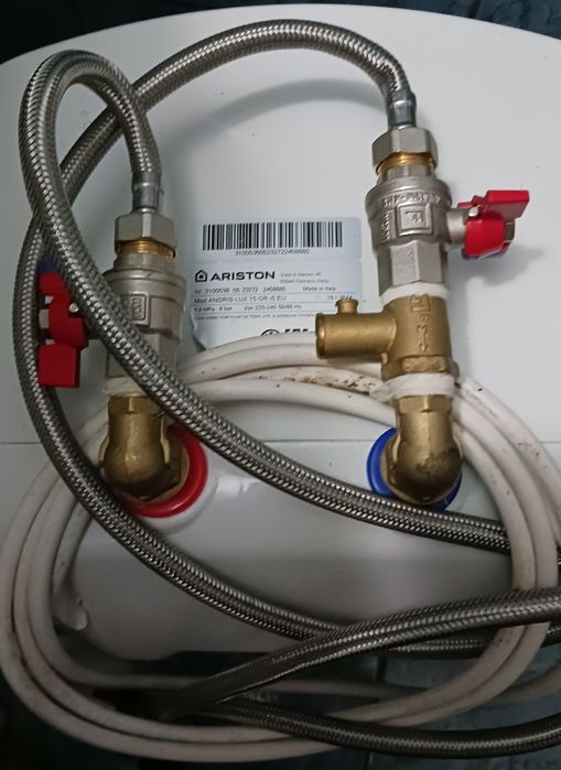 Boiler Ariston 15l aproape nou folosit din aprilie pana în septembrie.