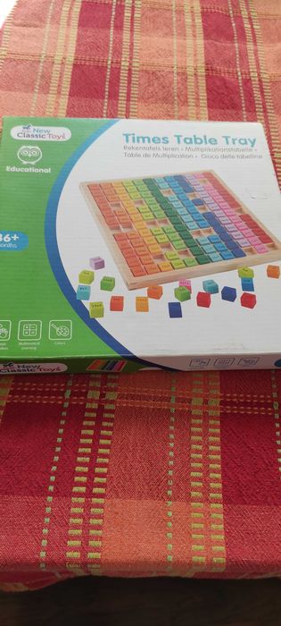 Настолна игра: дървена таблица за умножение - за развитие и обучение.