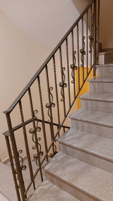 Изработка на метални конструкции, огради, порти, парапети и маси