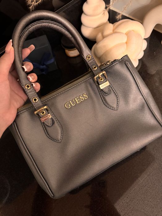 Серая оригинальная сумка Guess