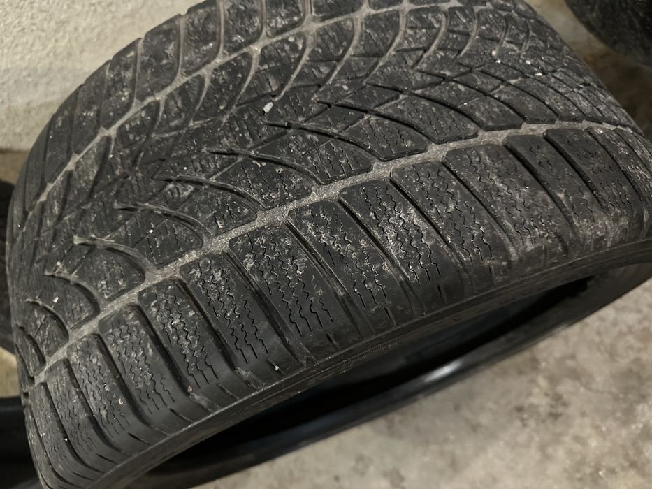 Зимни гуми 3 броя Dunlop 285/30/21 (София)