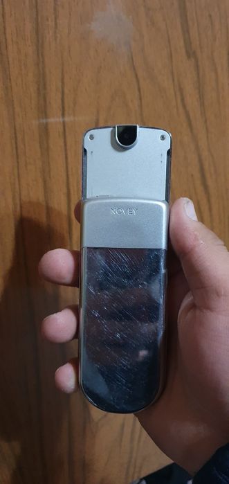 Продаётся новей 880 телефон