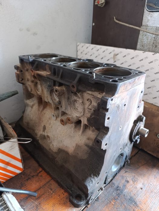 Запчасти мотора Ауди Б4 2.0 куб