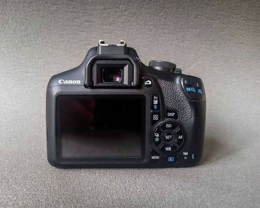 Фотоапарат Canon EOS 2000D+oбектив+ #usbcharger + #batterypack #dslr