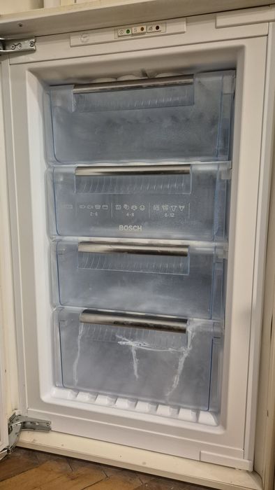 Congelator incorporat Bosch