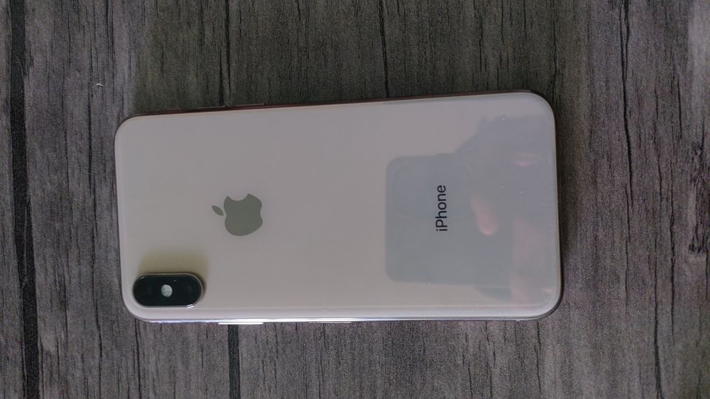 Iphone xs 64 gb sastenasi yaxshi imekadan otgan  kafolat 100 foiz