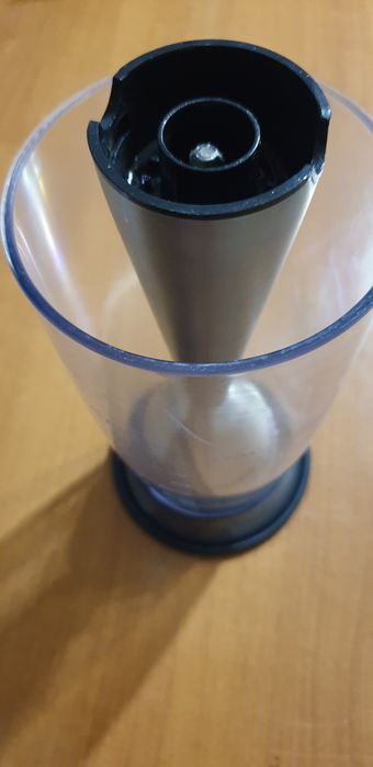 Продам мерный стакан и насадки для блендера