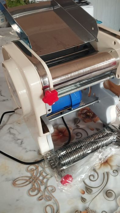 Продается тестораскаточная машинка