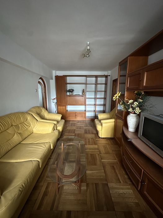 Închiriez  apartament 2 camere Piata Mica