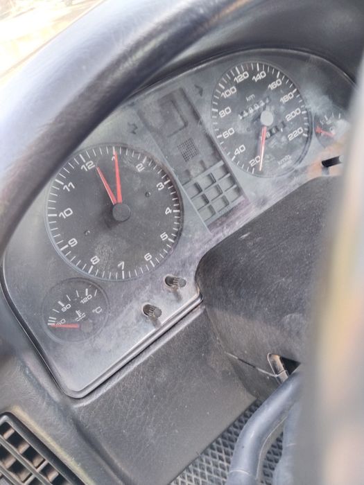 Продам Ауди 100 в среднем состоянии