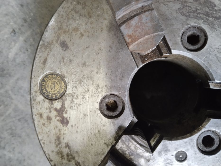 Патрон токарный на 200