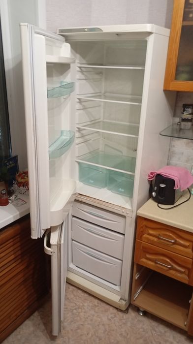 Холодильник б/у.