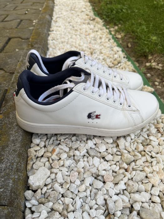 Adidasi albi Lacoste