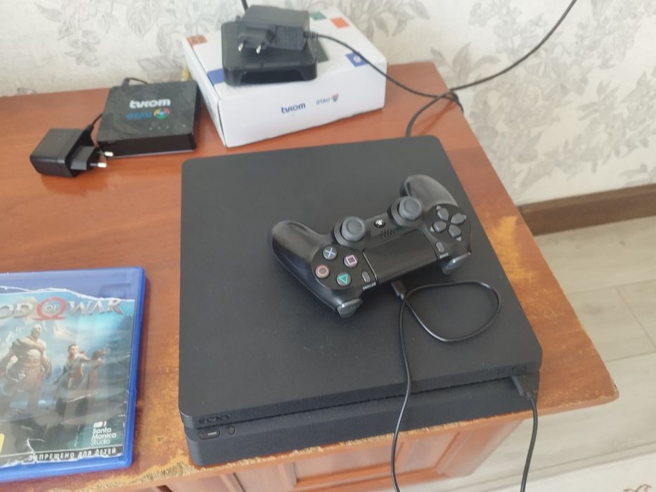 Игровой приставка ps4slim 1tb