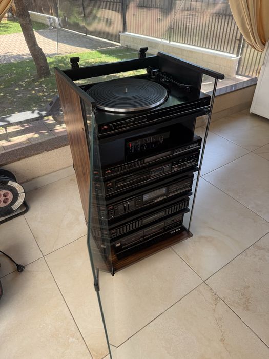 Linie rack Fisher cu boxe si telecomanda
