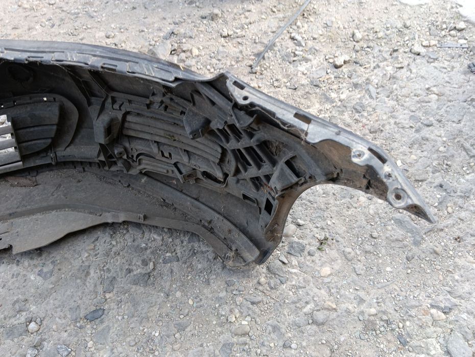 броня предна черна VW Golf