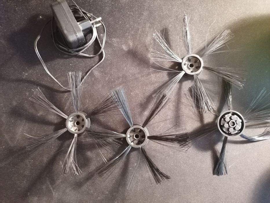 Робот прахосмукачка Melody C – с аксесоари, работи, ниска цена!