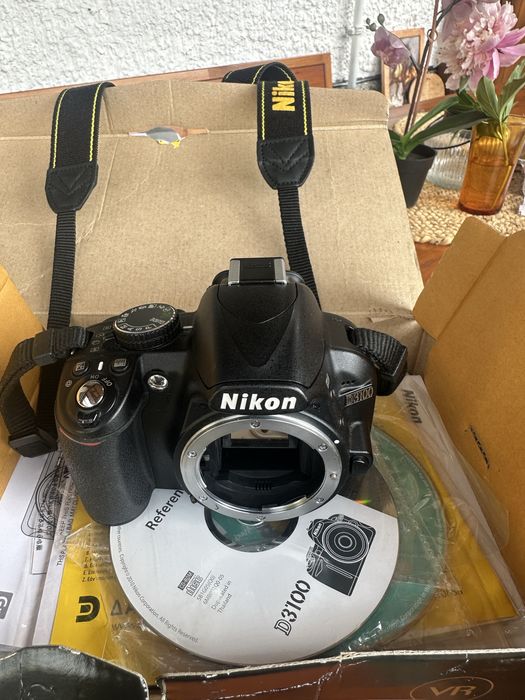 Nikon D3100 с обектив 18–55mm VR