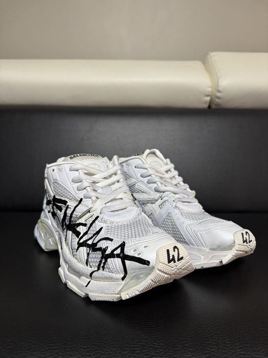 Balenciaga Runner White Grafitti