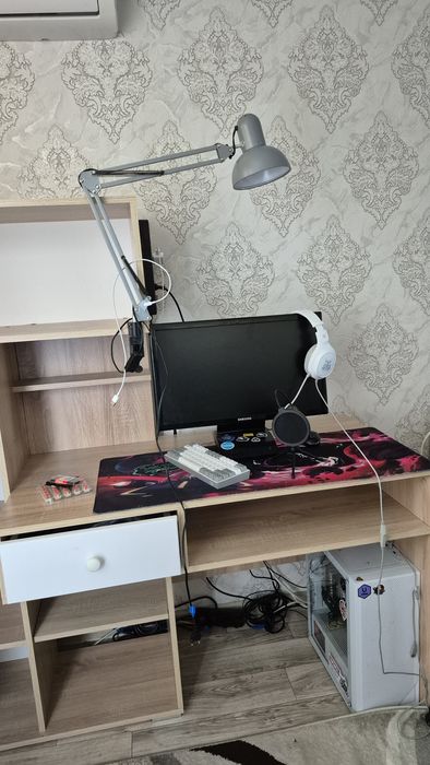 Стол компьютерный