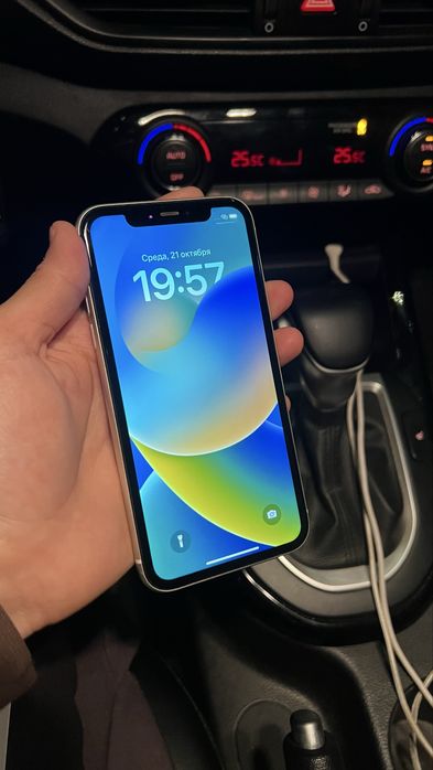 Iphone 11 white 128 gb 69%