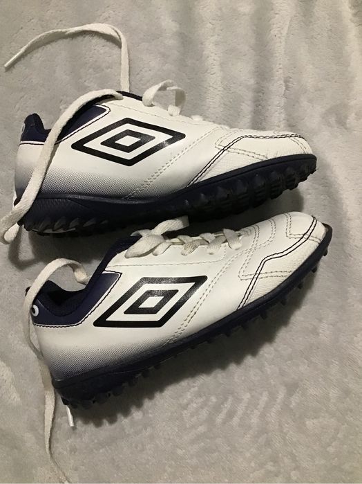 Обувки за футбол Umbro