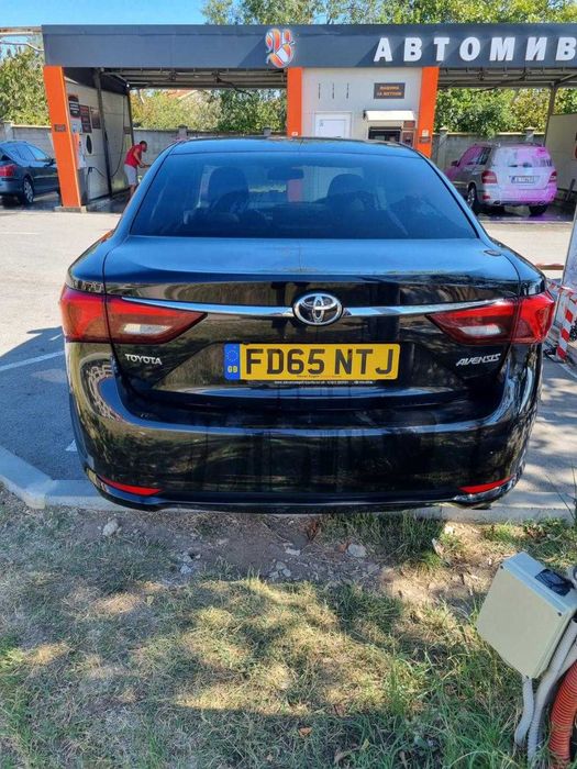 Продавам Toyota Avensis