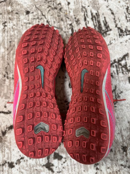 Футболни обувки за изкуствен терен