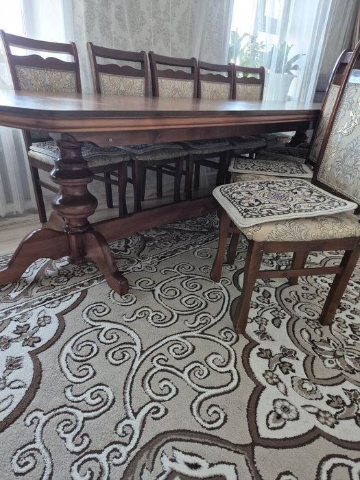 Продаётся стол со стульями