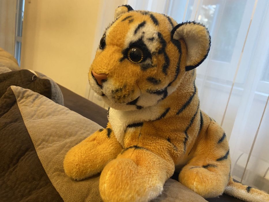 Средна плюшена играчка