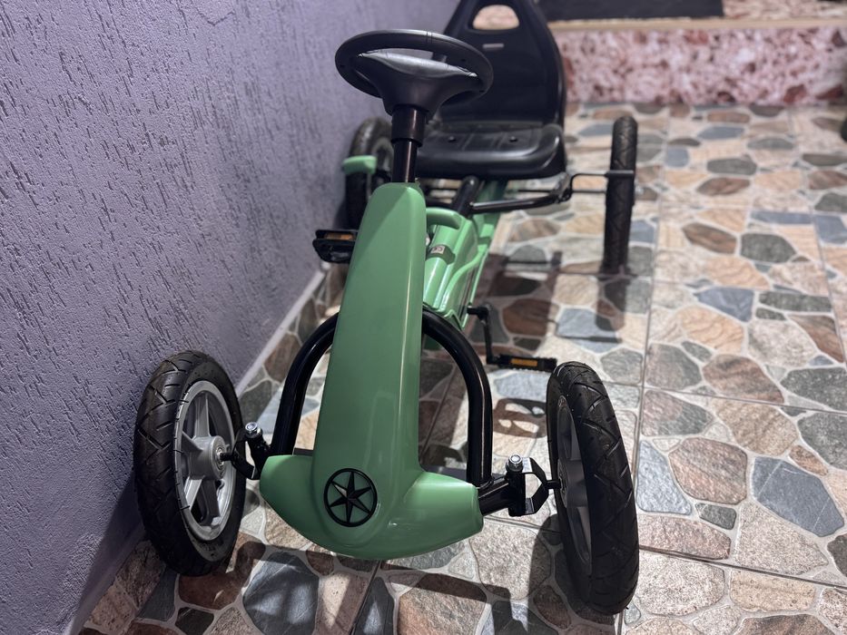 Kart cu pedale pentru copii – stare foarte bună, distractiv și rezistent