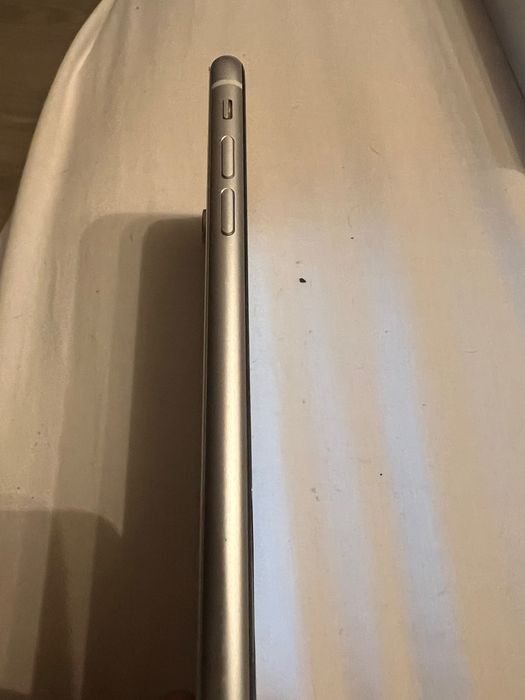 Продавам IPhone XR - 64GB - 71% батерия