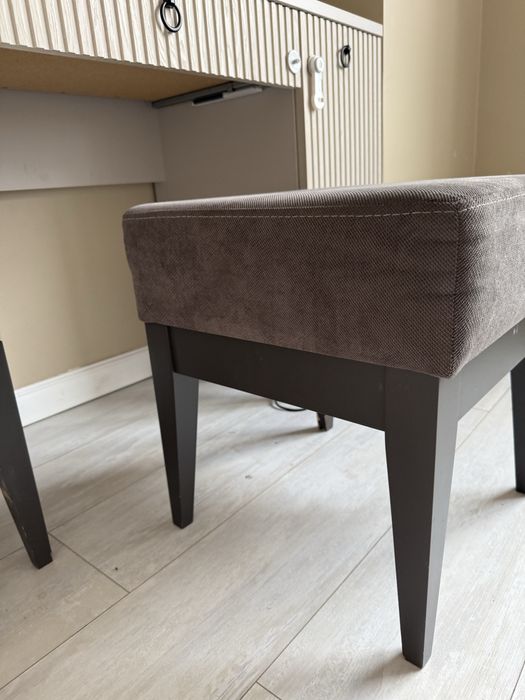 Туалетный столик с пуфиком