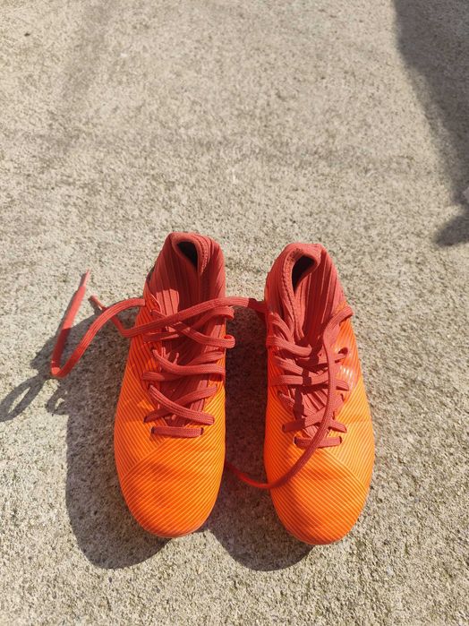 Детски бутонки за футбол Adidas 34 номер