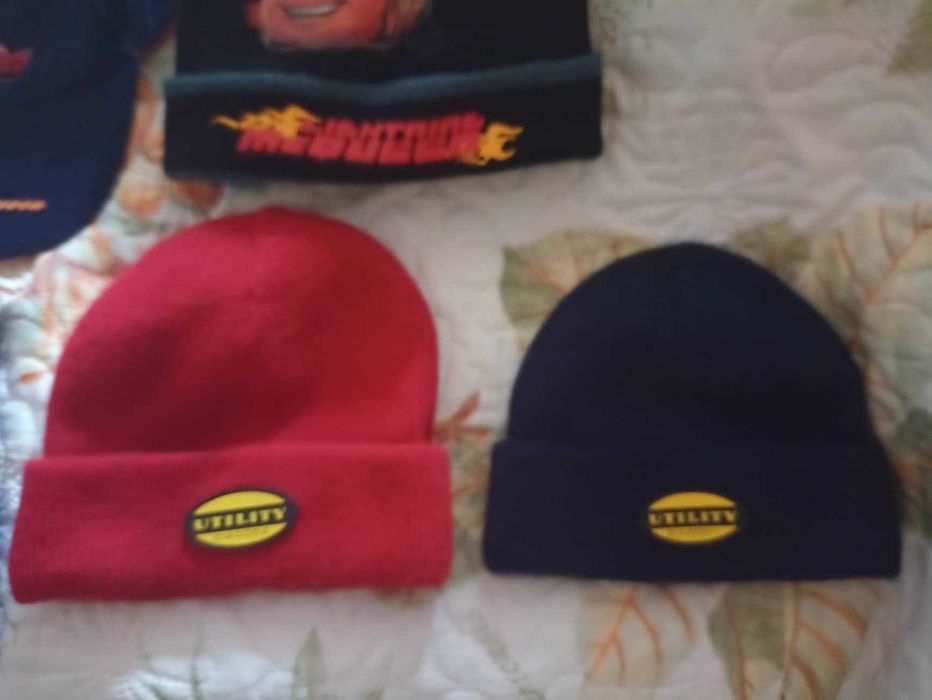 Чисто нови и малко използвани зимни детски шапки