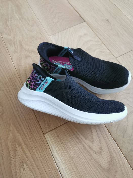 Pantofi Skechers mărime 28