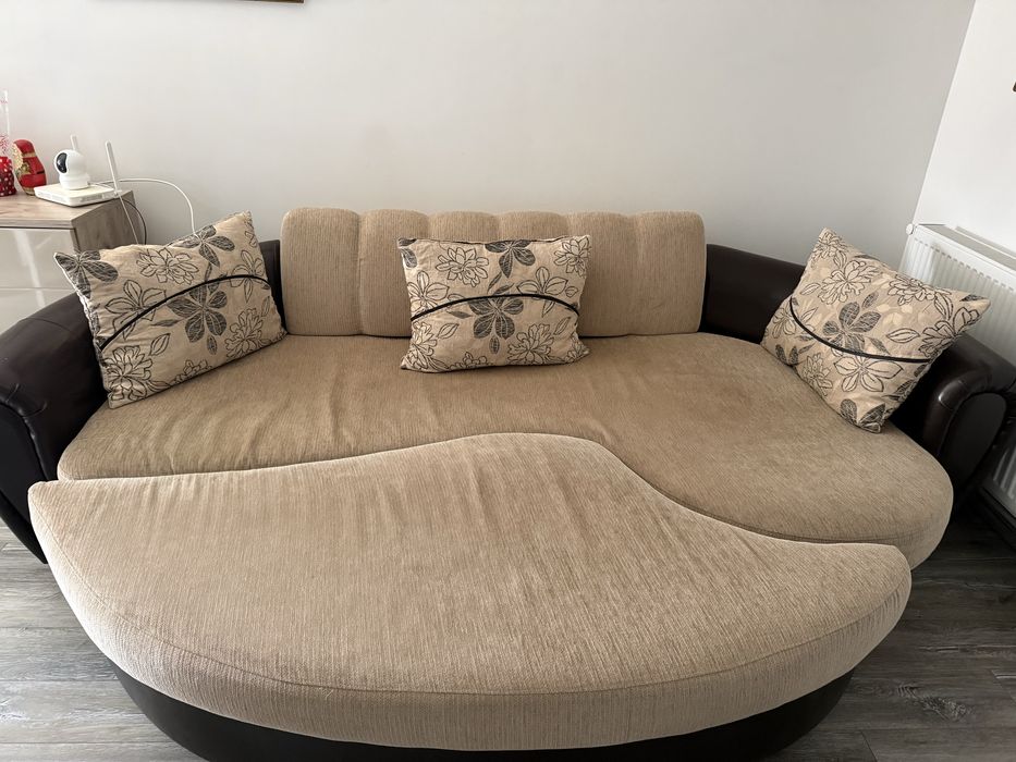 Coltar living este din 2 piese se poate pune in mai multe varainte