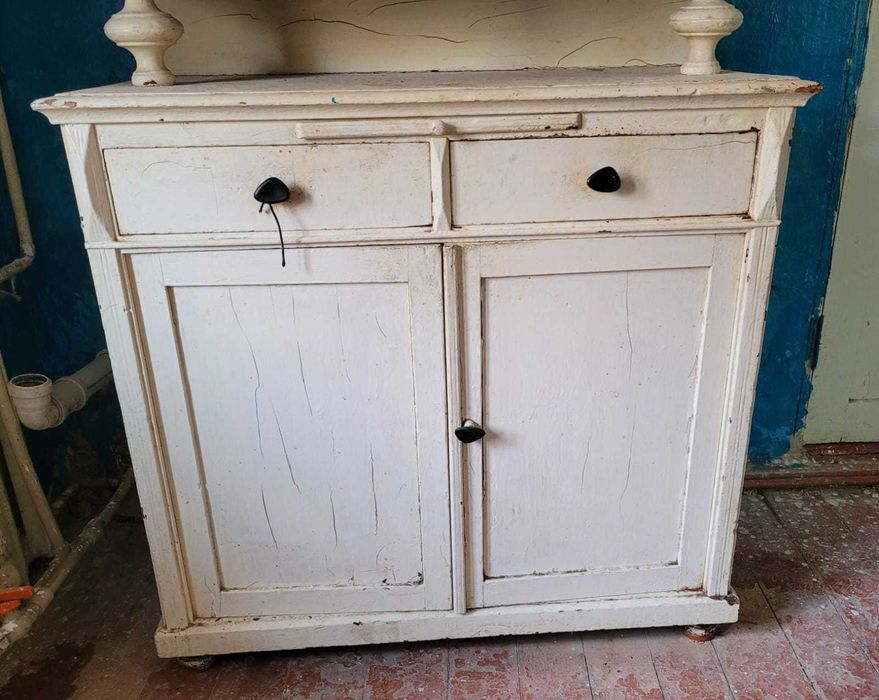 Продаю белый б/у старинный буфет