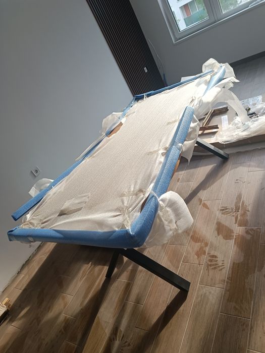 Маса чисто нова       л