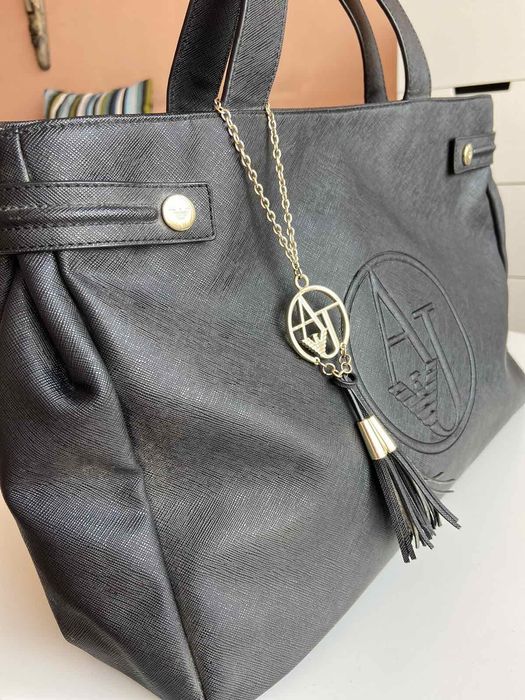 Луксозна дамска чанта от Armani Jeans